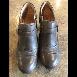 Indigo Clarks Heels Brown Leather Zip Bootie 10M